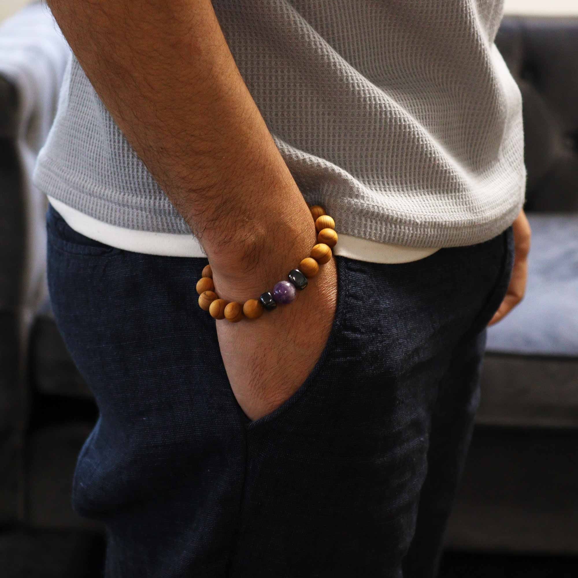 Bracelet en bois de cèdre troisième œil avec améthyste