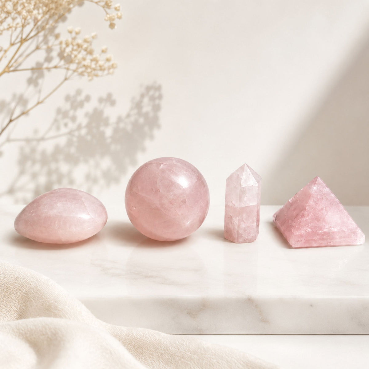 Set 4 Formes en Quartz Rose Naturel – Cœur, Sphère, Obélisque & Pyramide